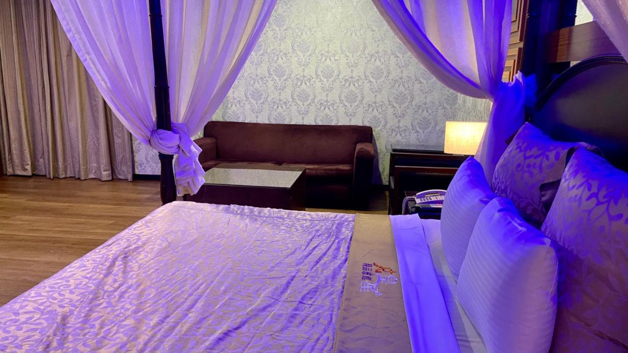 Huang Xing Motel Pingtung Buitenkant foto