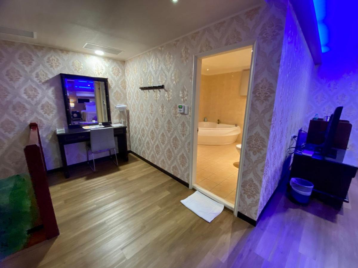 Huang Xing Motel Pingtung Buitenkant foto