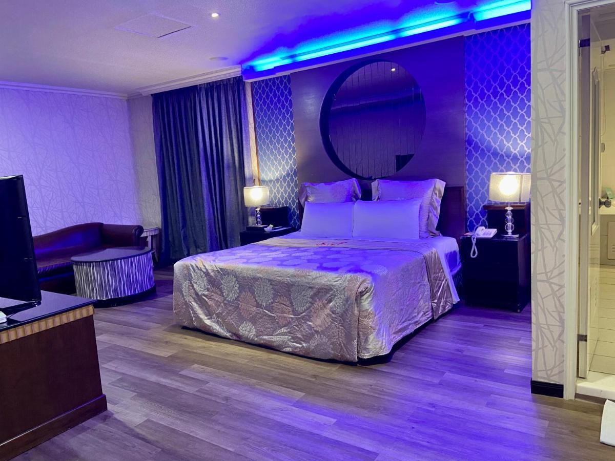 Huang Xing Motel Pingtung Buitenkant foto