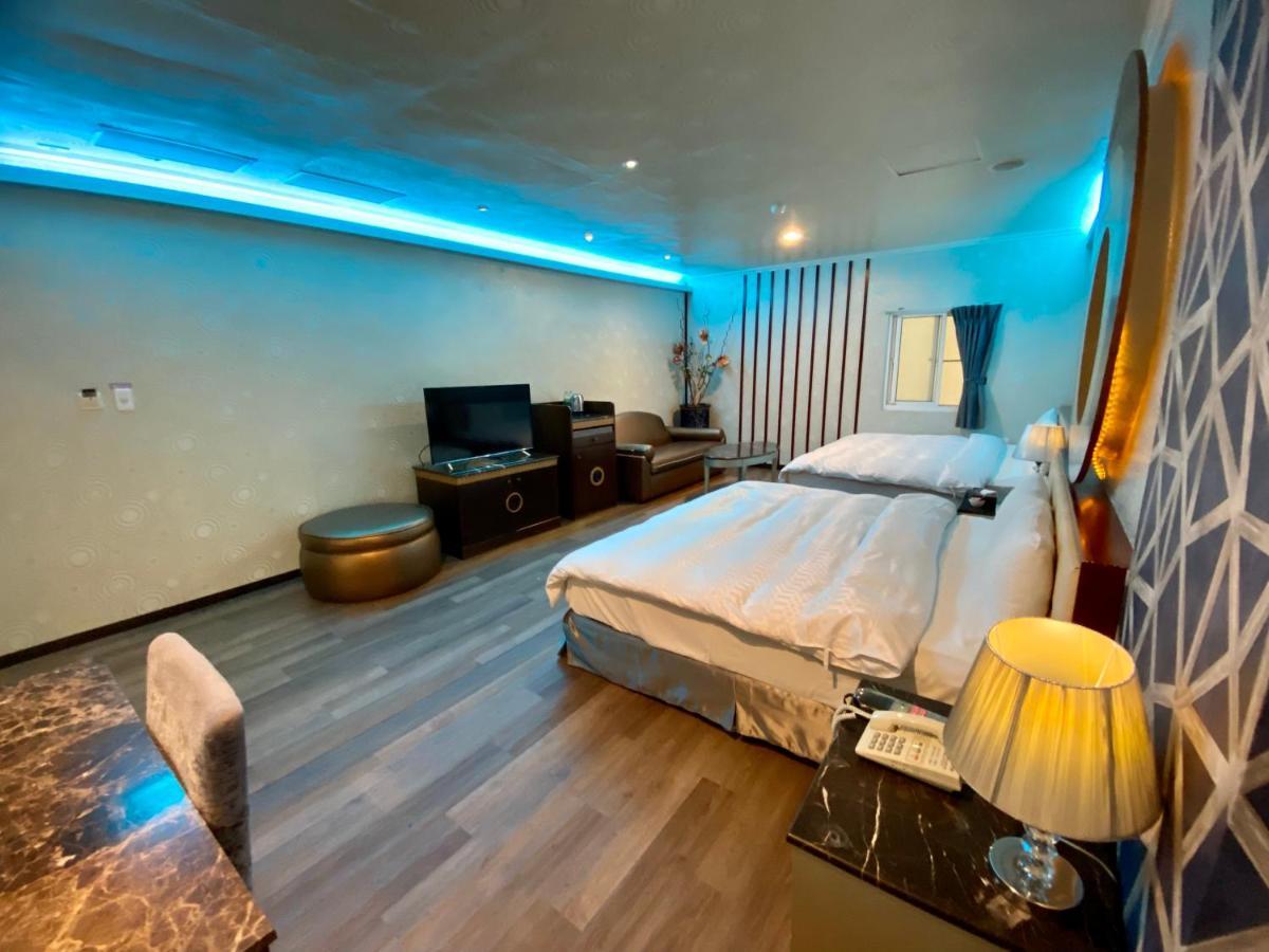 Huang Xing Motel Pingtung Buitenkant foto
