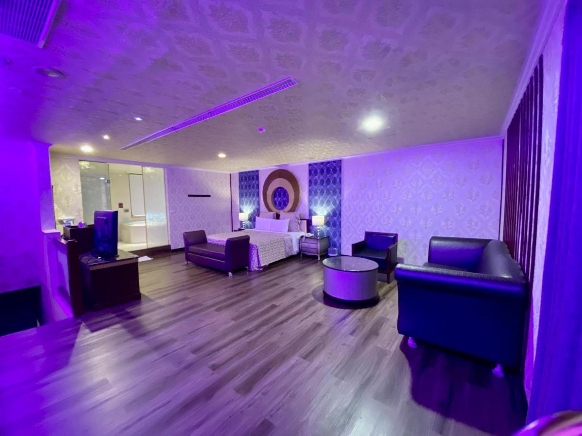 Huang Xing Motel Pingtung Buitenkant foto