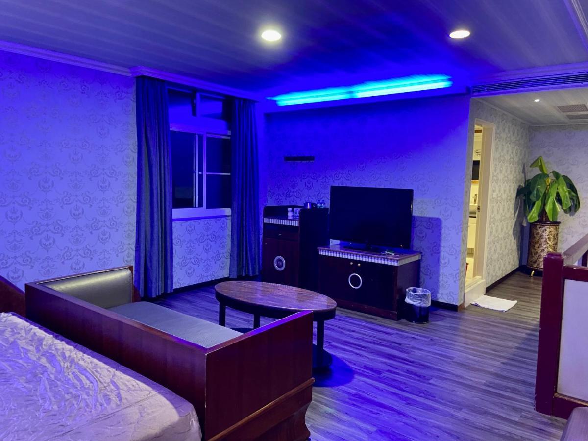 Huang Xing Motel Pingtung Buitenkant foto