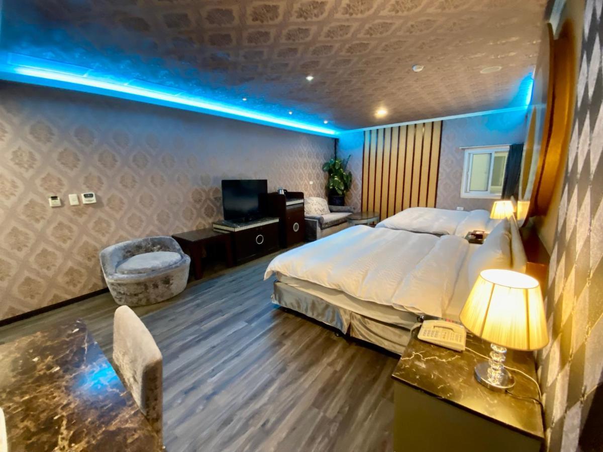 Huang Xing Motel Pingtung Buitenkant foto