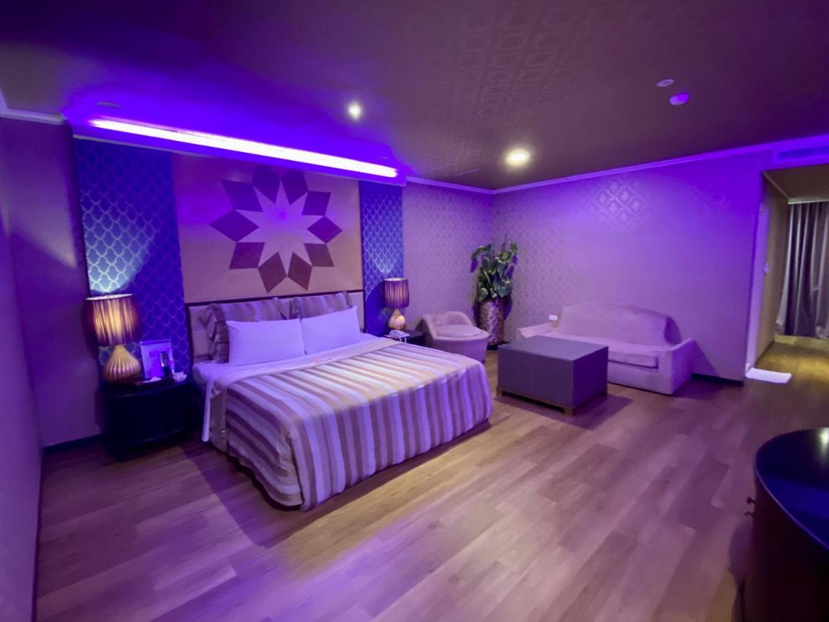 Huang Xing Motel Pingtung Buitenkant foto