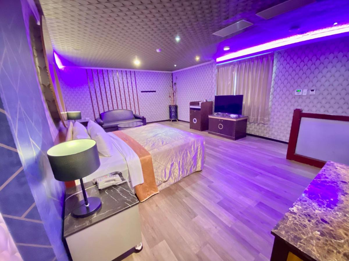 Huang Xing Motel Pingtung Buitenkant foto