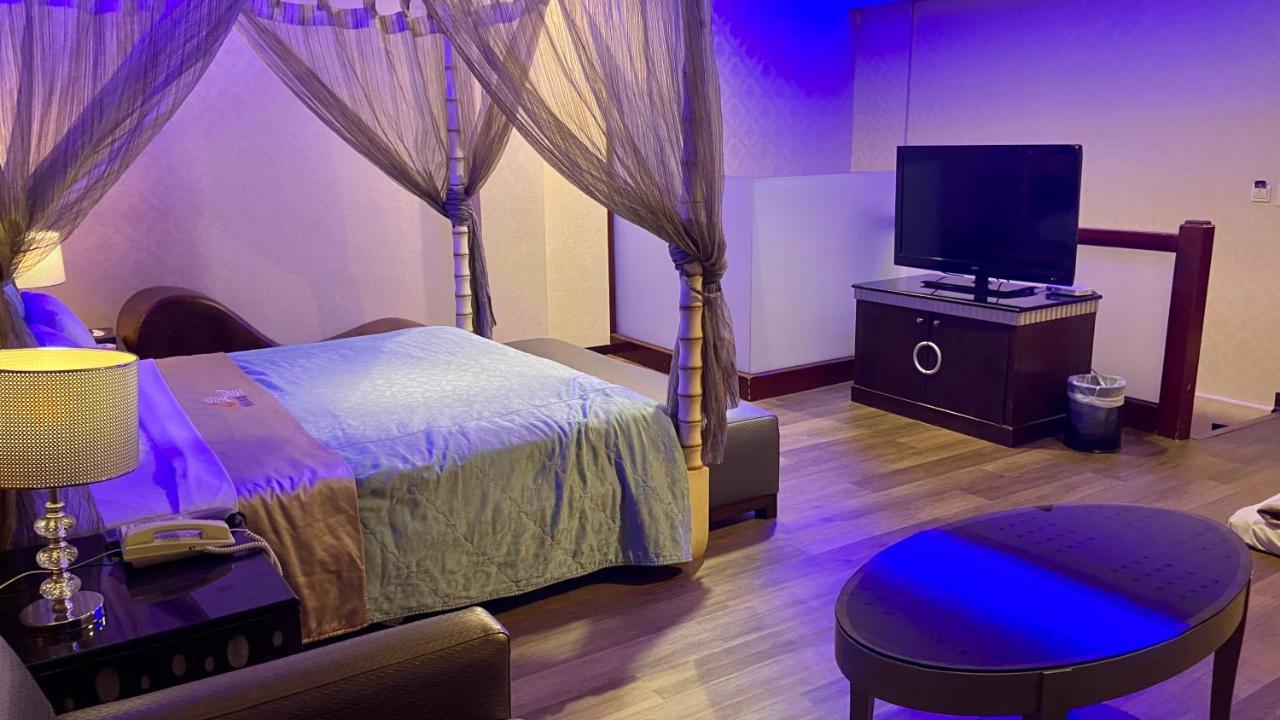 Huang Xing Motel Pingtung Buitenkant foto