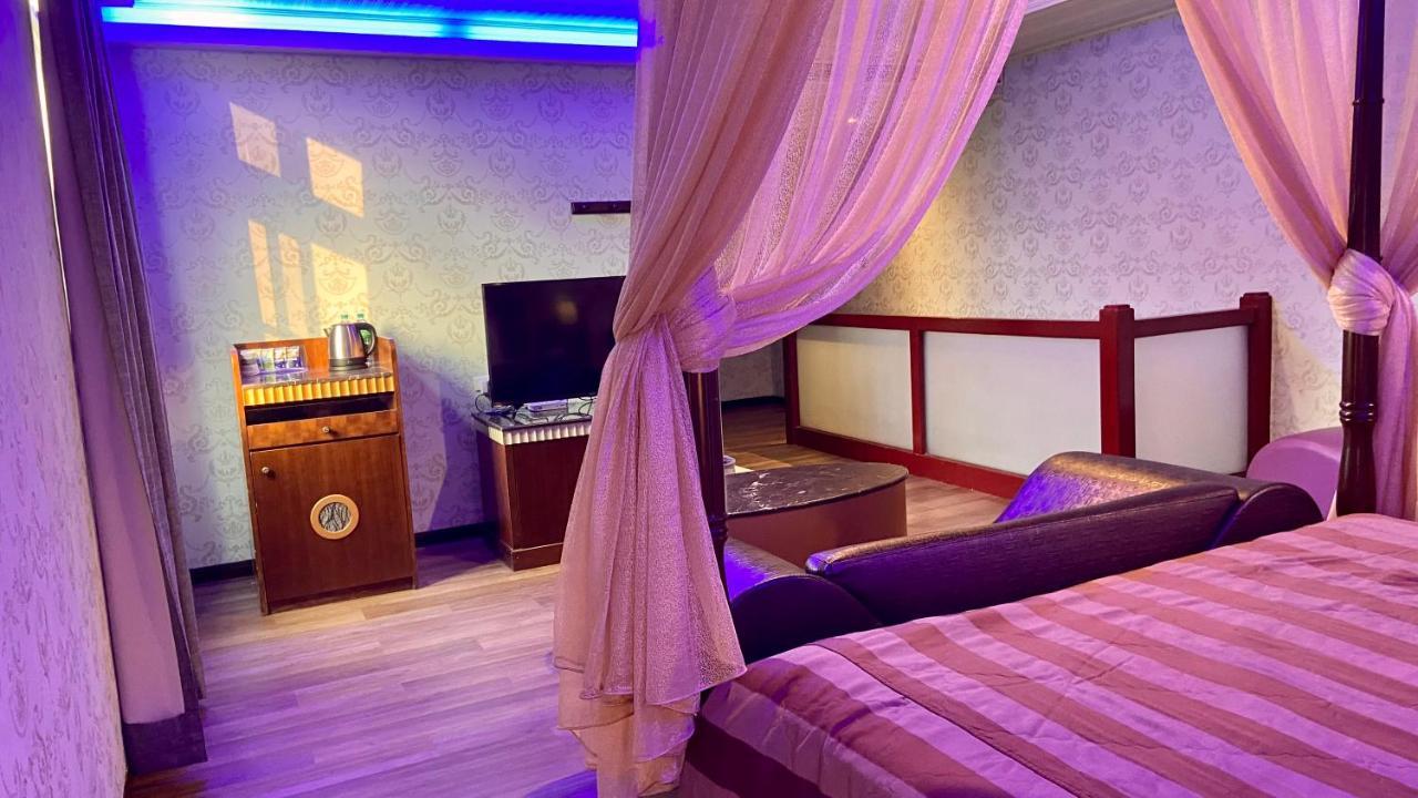 Huang Xing Motel Pingtung Buitenkant foto