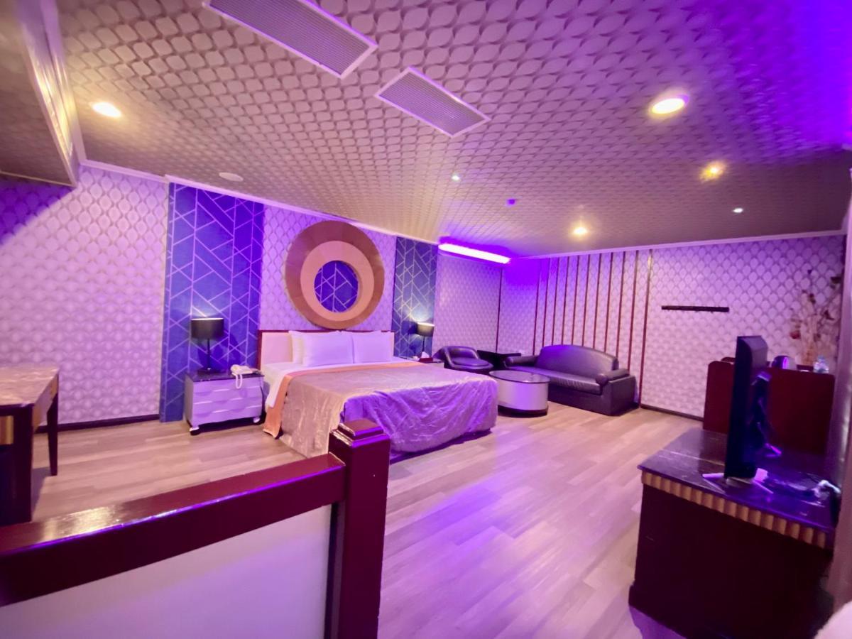 Huang Xing Motel Pingtung Buitenkant foto
