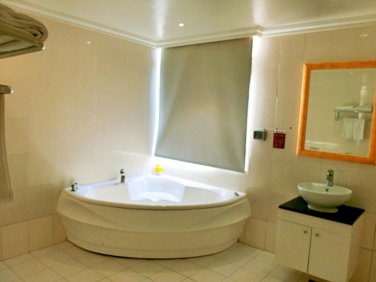 Huang Xing Motel Pingtung Buitenkant foto